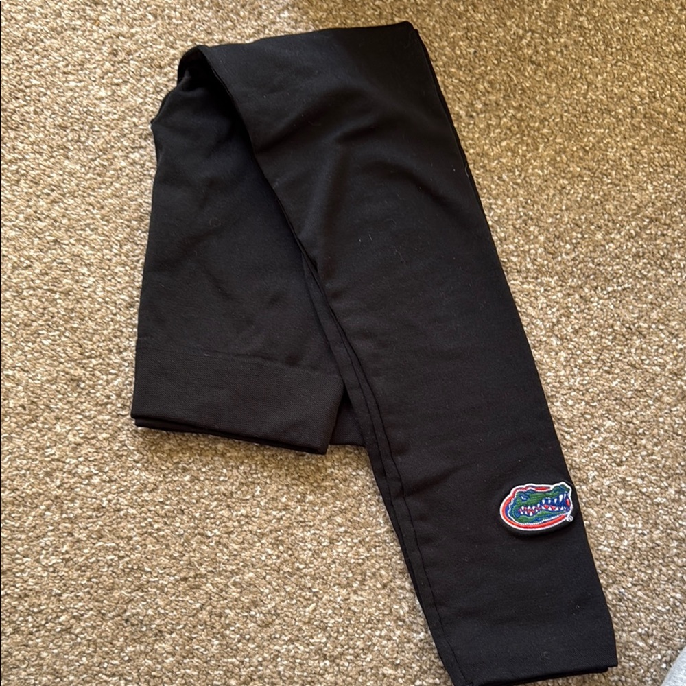 Black fleece leggings with Gators logo